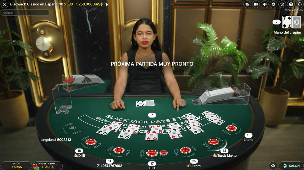 Blackjack clásico en español de Codere con crupier femenino